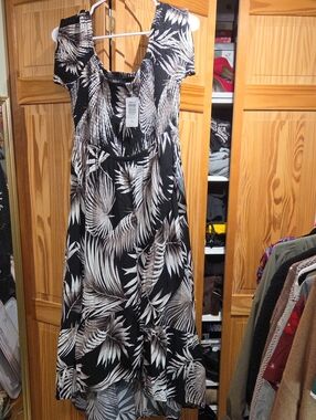 Torrid Black & White Tropical Print Women's Hi Lo Tulup Hem Maxi Dress